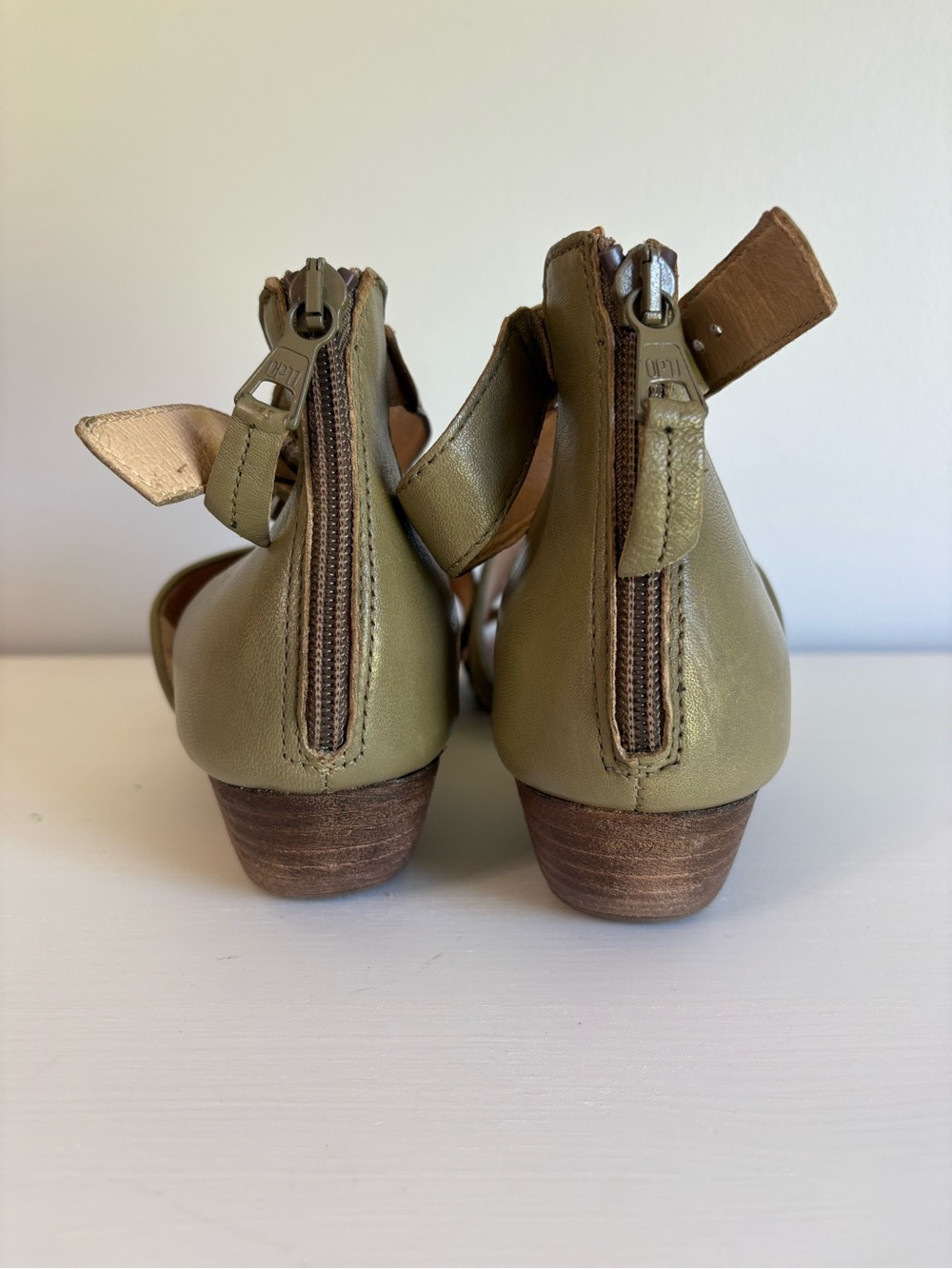 Miz Mooz Cassie Sage Green Leather Ruched Ankle Strap Block Heel Sandal Size 38 - Picture 5 of 14